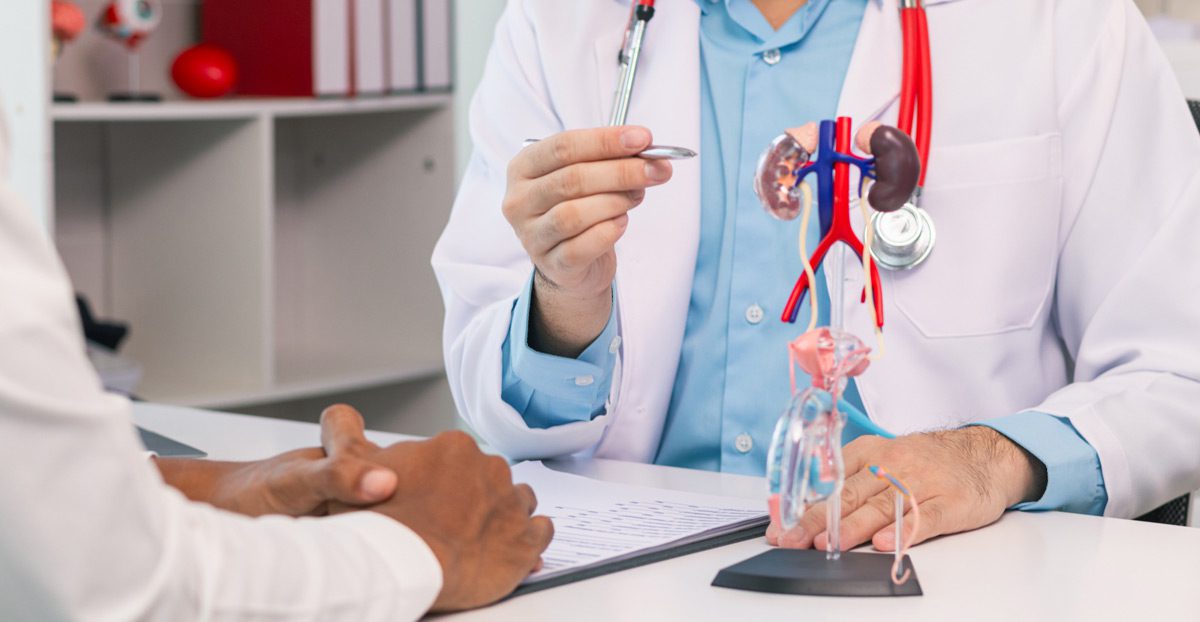 Patient-consulting-urologist-about-urinary-tract-problems