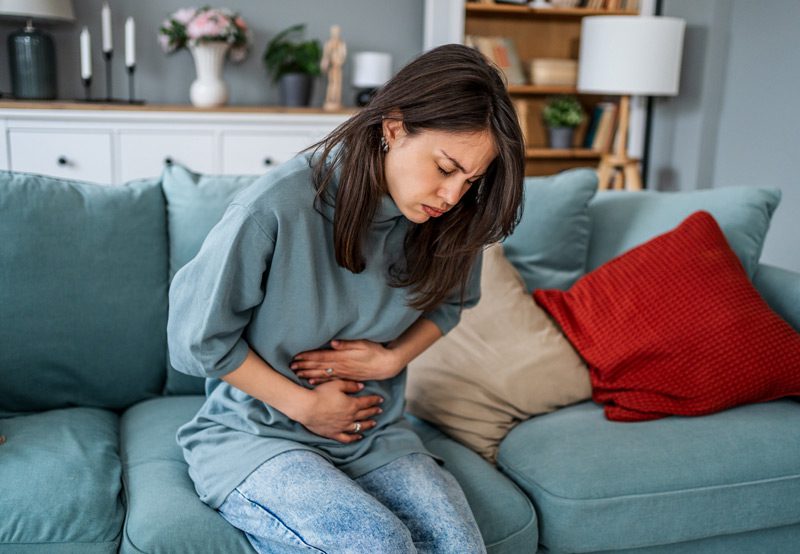 Woman-experiencing-abdominal-pain Woman-experiencing-abdominal-pain